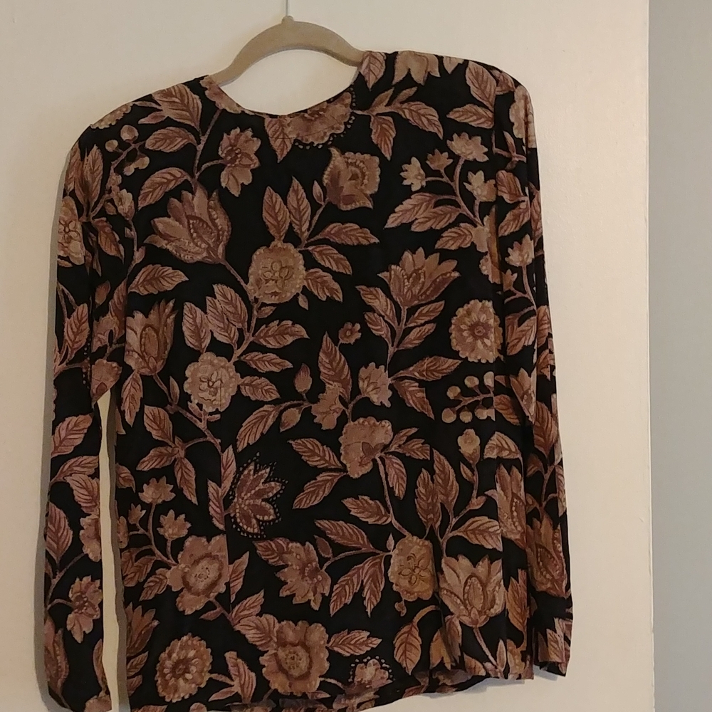 Jones of New York 100% silk blouse size 6